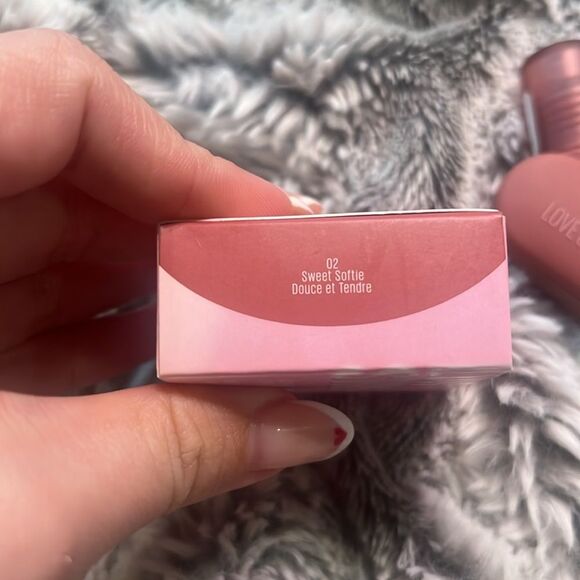 BNWT - KAJA LOVE SWIPE LIP MOUSSE - 02 SWEET SOFTIE - Picture 4 of 5